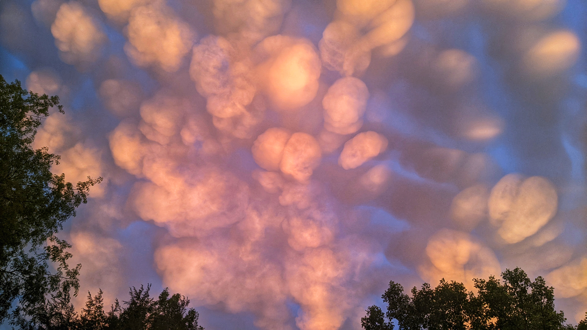 Mammatus-Sunset---Eris-Pil